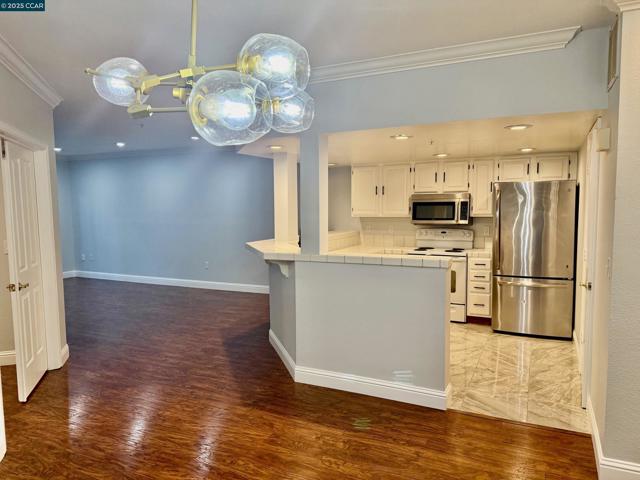 216 Stone Pine Ln, San Ramon CA: https://media.crmls.org/mediaz/b75eafff-9428-49df-8748-ecb88c4fc8be.jpg