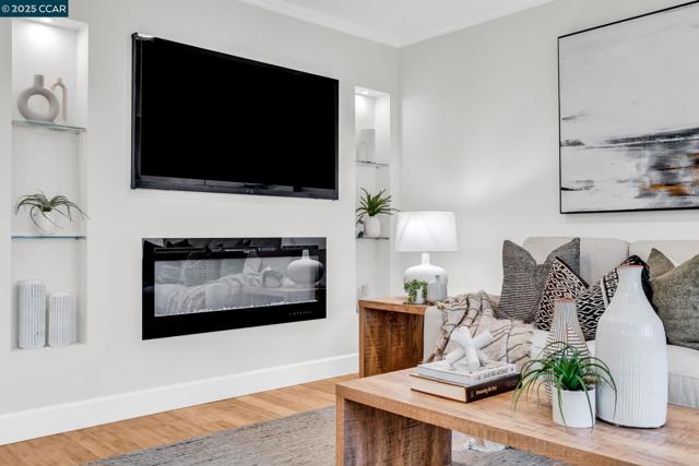 1200 Leisure Ln, Walnut Creek CA: https://media.crmls.org/mediaz/b75ed165-37dd-4215-a9bf-fb20d52f038b.jpg