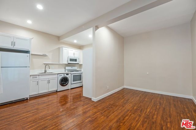 1115 N Beverly Glen Boulevard, Los Angeles CA: https://media.crmls.org/mediaz/b75f64fc-1c28-4621-873c-a1eece3d6e0c.jpg