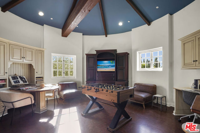 18414 Corazon Circle, Tarzana CA: https://media.crmls.org/mediaz/b75fbe79-9755-4ade-9579-62dda106cdd9.jpg