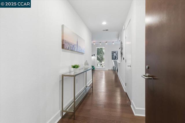 555 Ygnacio Valley Rd, Walnut Creek CA: https://media.crmls.org/mediaz/b76008f5-7684-4be7-91d3-9f0d82d72576.jpg