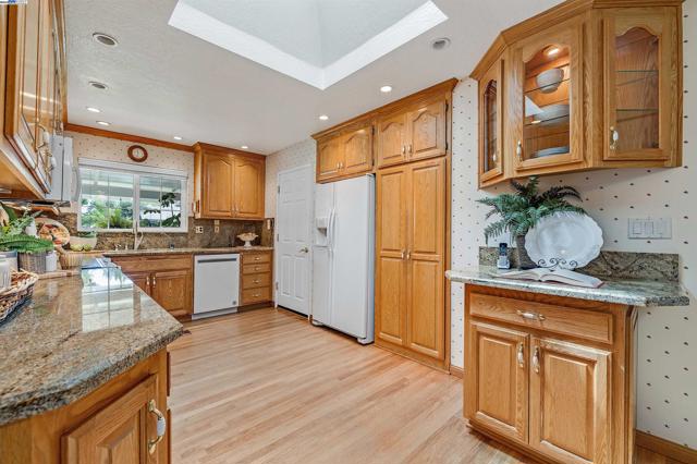 4601 Hampshire Way, Fremont CA: https://media.crmls.org/mediaz/b76012e5-a41b-47a9-823c-22c796d4c6e7.jpg