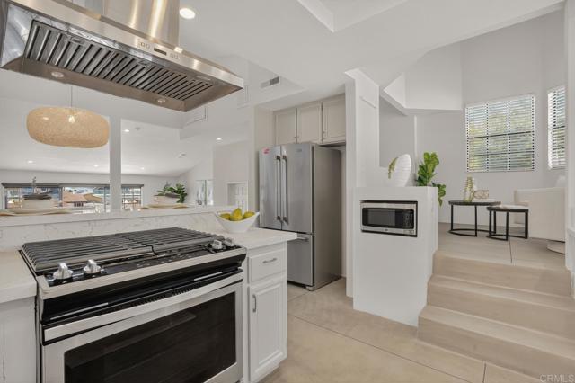 Detail Gallery Image 21 of 55 For 2021 Carnegie Ln #APT 7,  Redondo Beach,  CA 90278 - 3 Beds | 2/1 Baths