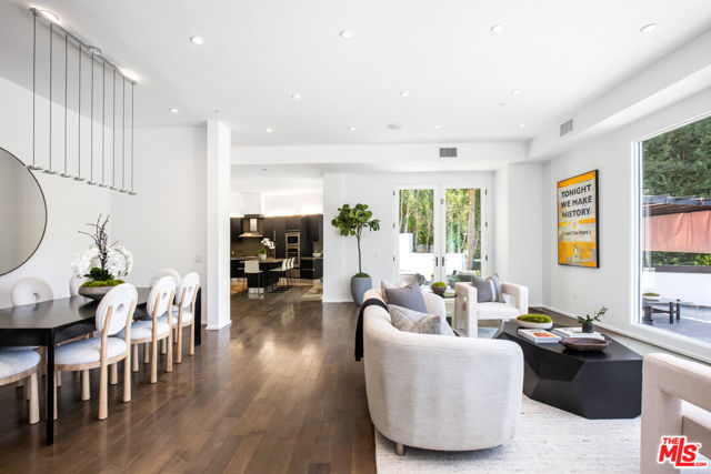 1642 Lindacrest Drive, Beverly Hills CA: https://media.crmls.org/mediaz/b7613501-460f-4880-9cbb-edae05078230.jpg