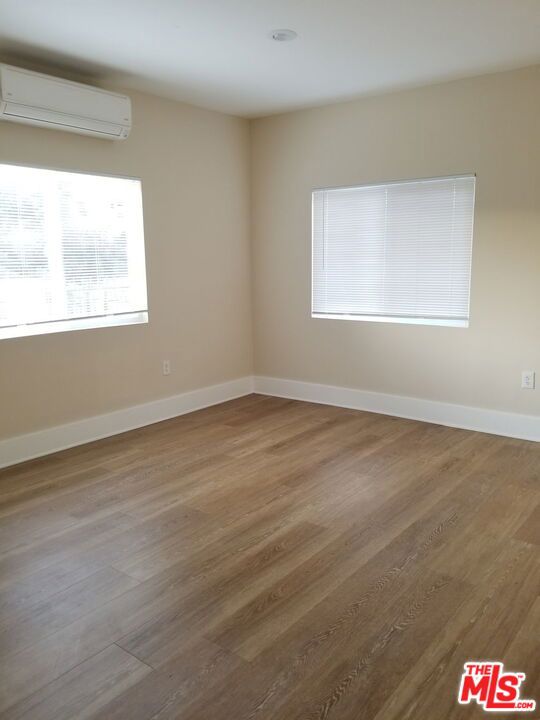 3166 San Marino Street, Los Angeles CA: https://media.crmls.org/mediaz/b761caa6-1bc9-4bf8-ad9e-185663571eb5.jpg