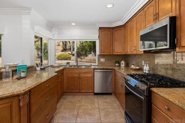 7911 Laurelridge Road, San Diego CA: https://media.crmls.org/mediaz/b761cd02-2144-4111-8f59-c61923823843.jpg