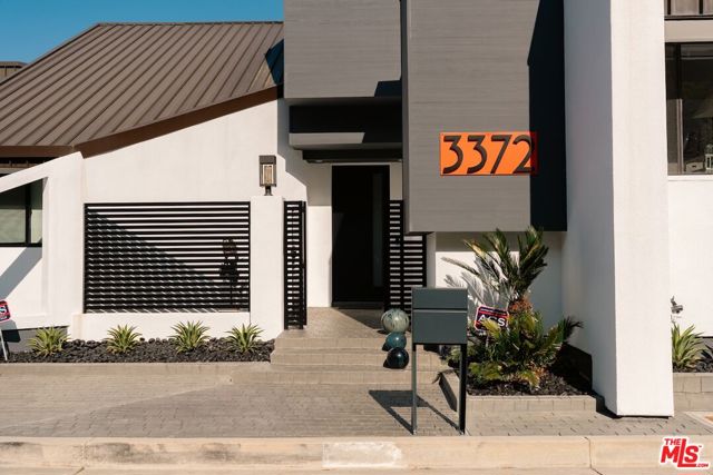 3372 Longridge Terrace, Sherman Oaks CA: https://media.crmls.org/mediaz/b7620914-0935-4cc5-9938-84233e9404d9.jpg