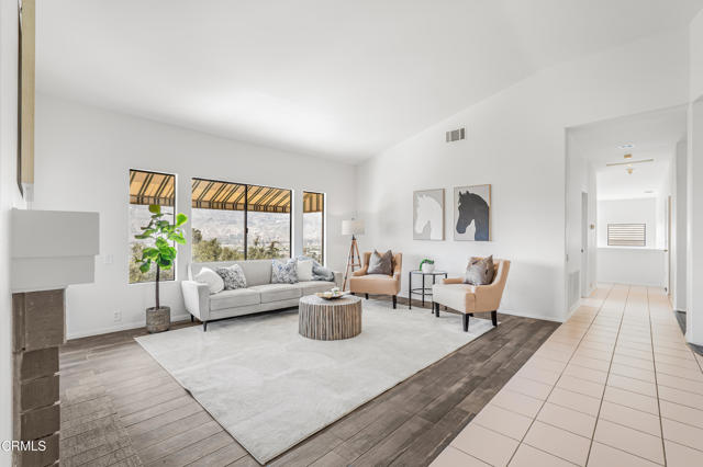 800 Manor Ridge Road, Santa Paula CA: https://media.crmls.org/mediaz/b762636a-c290-41e5-b6a7-83ecdfdcc8b6.jpg