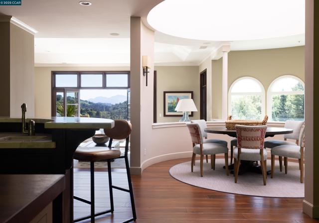 42 Tappan Ln, Orinda CA: https://media.crmls.org/mediaz/b762693f-999d-4fcf-884d-2acbca8bdf14.jpg