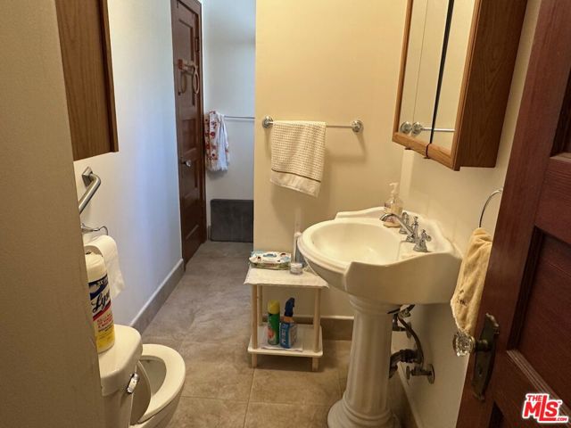 1179 N Berendo Street, Los Angeles CA: https://media.crmls.org/mediaz/b76271ac-4ce4-4047-83f6-460e11a4d910.jpg