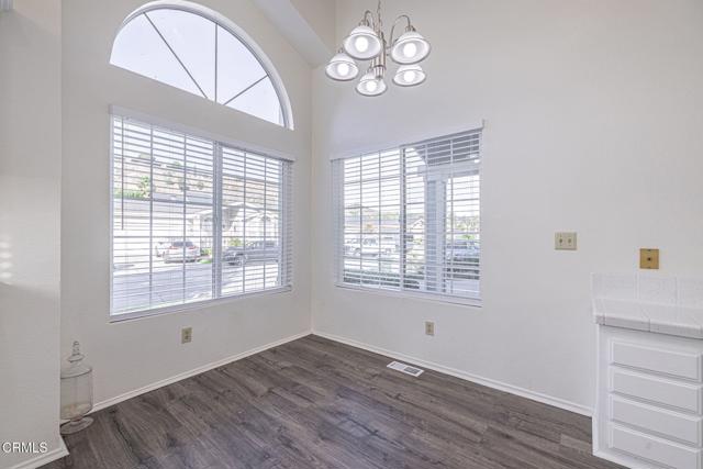 Detail Gallery Image 17 of 50 For 20046 Canyon View Dr, Santa Clarita,  CA 91351 - 3 Beds | 2 Baths