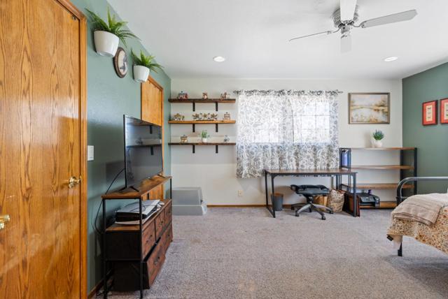 695 Hospital Road, Hollister CA: https://media.crmls.org/mediaz/b7632e6f-c9ed-4c52-96f2-7fbc01439bc9.jpg