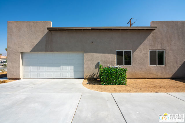 13704 Sarita Drive, Desert Hot Springs CA: https://media.crmls.org/mediaz/b7635386-643c-4192-aad9-b840a2afcd84.jpg