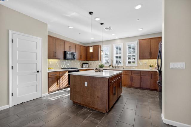 25943 Dollar St, Hayward CA: https://media.crmls.org/mediaz/b763765f-2e79-4be1-a3d3-89b62772b33a.jpg