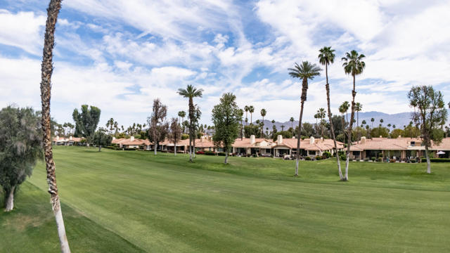 177 Las Lomas, Palm Desert CA: https://media.crmls.org/mediaz/b76416a2-3fef-4210-a603-1d2867b3c840.jpg