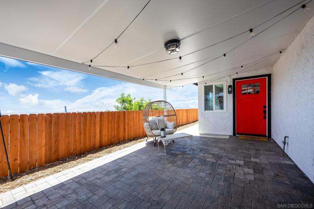 1210 Maria Ave, Spring Valley CA: https://media.crmls.org/mediaz/b7648fb0-f0c8-4643-aec1-b60e7d0451b2.jpg
