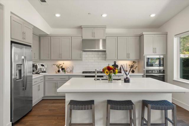 7171 Spumante Court, Gilroy CA: https://media.crmls.org/mediaz/b764e7c1-c9e5-451e-a0c9-de34095875a5.jpg