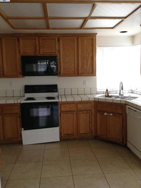 149 Pelican Loop, Pittsburg CA: https://media.crmls.org/mediaz/b764f66a-7c5c-4e35-b1c3-9e53bb43dc4e.jpg