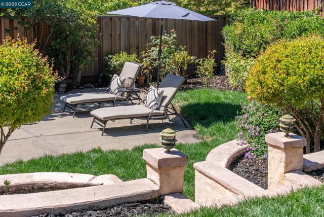 4051 Rhoda Ave, Oakland CA: https://media.crmls.org/mediaz/b76523e5-6bbb-42f8-9fe8-aa618656e679.jpg