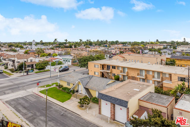 7801 Crenshaw Boulevard, Los Angeles CA: https://media.crmls.org/mediaz/b7654937-c004-4b7f-acf6-472432672ec8.jpg
