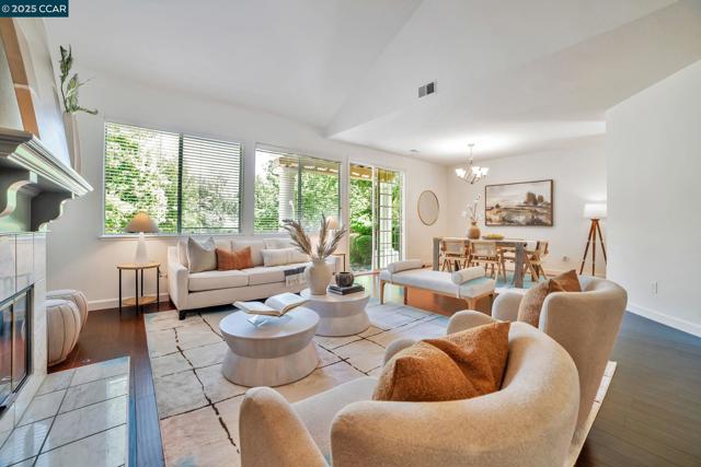 1364 Canyon Side Ave, San Ramon CA: https://media.crmls.org/mediaz/b7659f67-553e-45b0-bdca-b0e62fe9cd57.jpg