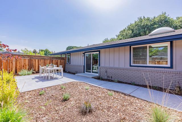 2083 Louise Lane, Los Altos CA: https://media.crmls.org/mediaz/b76606df-c2b7-445c-a13d-da5fce4da04e.jpg