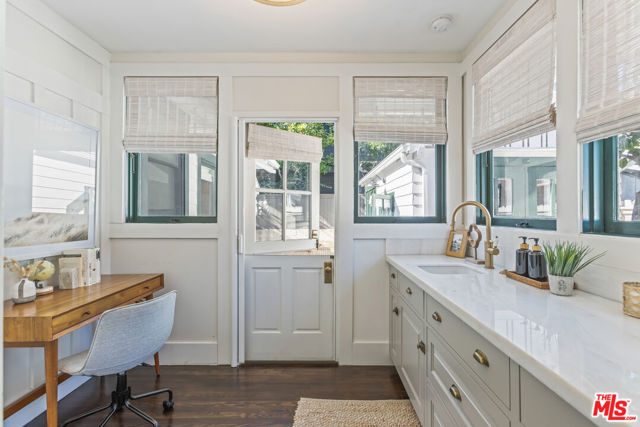 601 S Hudson Avenue, Pasadena CA: https://media.crmls.org/mediaz/b76624fb-c926-455f-bce8-abac43cf3872.jpg