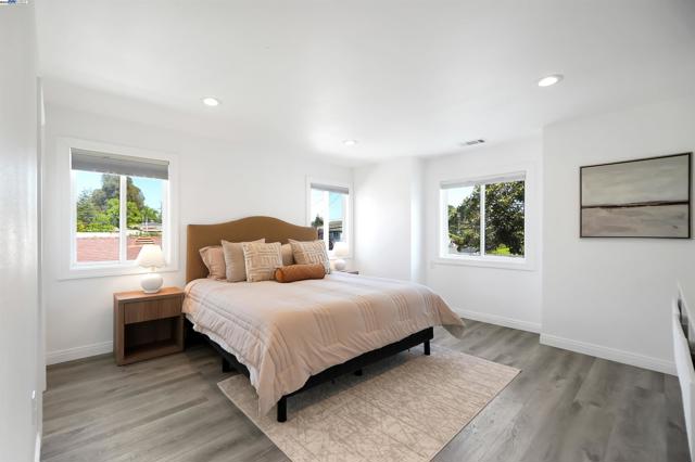 3254 Keith Ave, Castro Valley CA: https://media.crmls.org/mediaz/b7663a69-d767-481a-a60f-9ca24387b05b.jpg