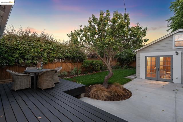 1708 Derby St, Berkeley CA: https://media.crmls.org/mediaz/b76659e7-7f15-4b8d-b42b-e08c802035e6.jpg