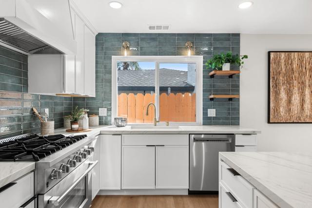 Detail Gallery Image 11 of 29 For 4949 Luna Dr, Oceanside,  CA 92057 - 3 Beds | 2 Baths