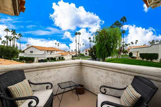 285 Desert Falls E Drive, Palm Desert CA: https://media.crmls.org/mediaz/b766e07d-7e1d-4b9c-a966-36012d57c3ee.jpg