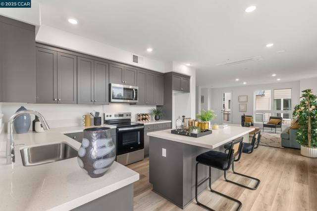 27276 Cosmo Ct, Hayward CA: https://media.crmls.org/mediaz/b7671a8f-bd3c-489d-b2b8-9baa8fe7cc54.jpg