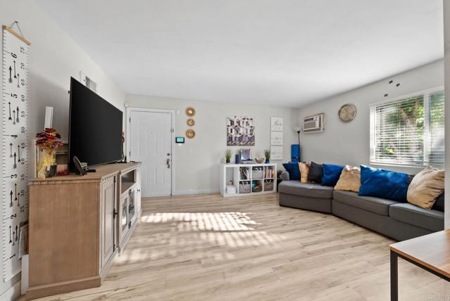 Detail Gallery Image 3 of 43 For 1280 W Main St #42,  El Cajon,  CA 92020 - 2 Beds | 1/1 Baths