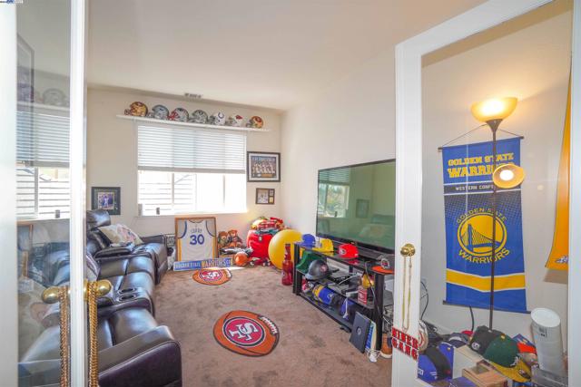 5018 Southport Ct, Antioch CA: https://media.crmls.org/mediaz/b767b620-67e0-4504-977f-23061dfcc7a1.jpg
