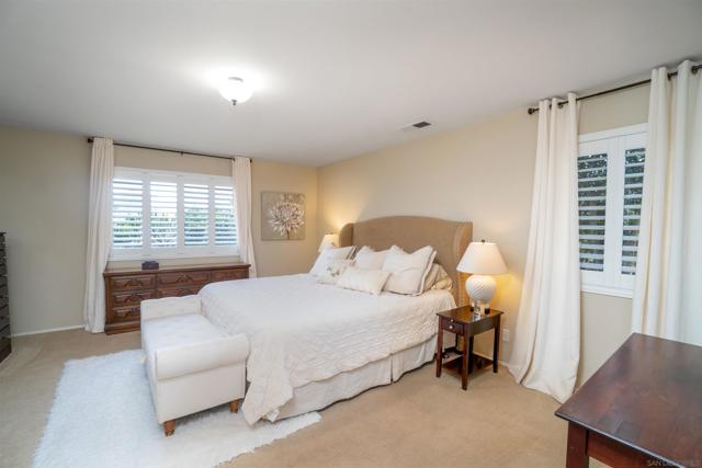 2826 Calle De Malibu, Escondido CA: https://media.crmls.org/mediaz/b767e026-8a03-4b91-b97a-2bee15ae62b8.jpg