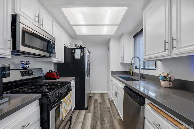 Detail Gallery Image 10 of 23 For 14293 Foothill Blvd #19,  Sylmar,  CA 91342 - 2 Beds | 2/1 Baths
