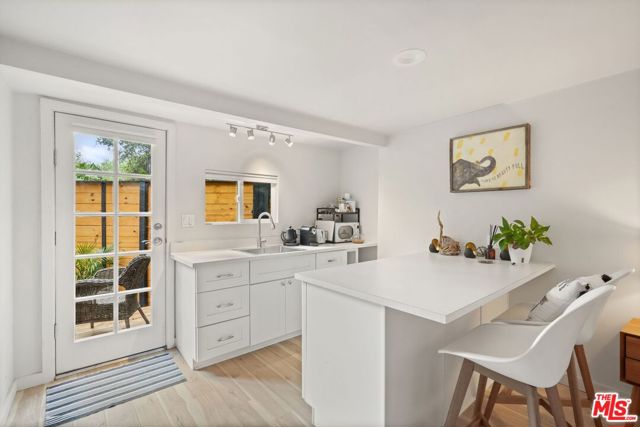 19817 Montau Drive, Topanga CA: https://media.crmls.org/mediaz/b7685cc5-f0e2-44ad-ba62-b2f87a8d8231.jpg