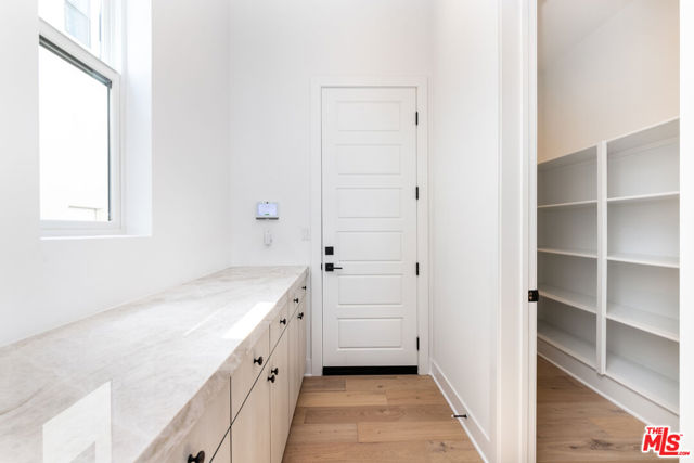 11770 N Hillsborough Lane, Porter Ranch CA: https://media.crmls.org/mediaz/b76873e7-e8c6-4b29-99a5-3b20983c99e7.jpg