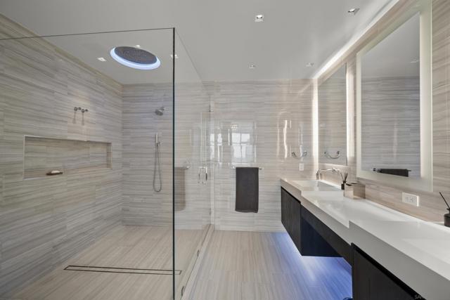 550 Front Street, San Diego CA: https://media.crmls.org/mediaz/b7696211-5034-4ebf-8239-1b8fb037ac7b.jpg