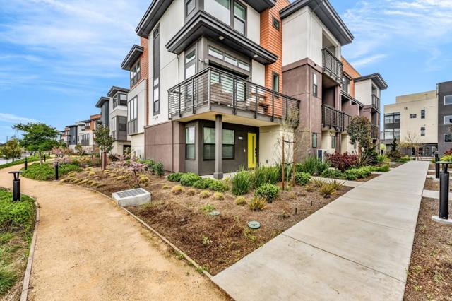 133 Waters Park Circle, San Mateo CA: https://media.crmls.org/mediaz/b769974a-10fc-4bb1-b4b3-0fc103ea7f9f.jpg
