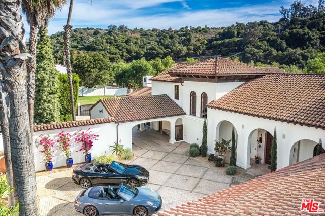 2347 E Valley Road, Santa Barbara CA: https://media.crmls.org/mediaz/b76a85ae-2570-40bc-9f17-e6eefded0fe7.jpg