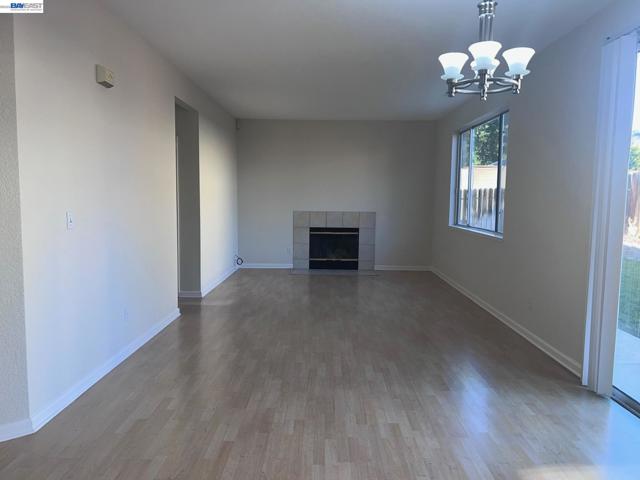 1420 Teakwood Way, Tracy CA: https://media.crmls.org/mediaz/b76adb15-103e-43f9-9678-6c0f7d28286d.jpg