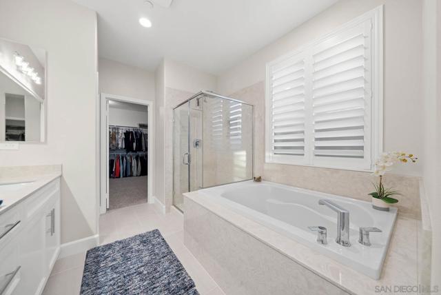 542 Adobe Estates Dr, Vista CA: https://media.crmls.org/mediaz/b76afdc1-1799-46f6-9dcb-9fd8fc3e3157.jpg