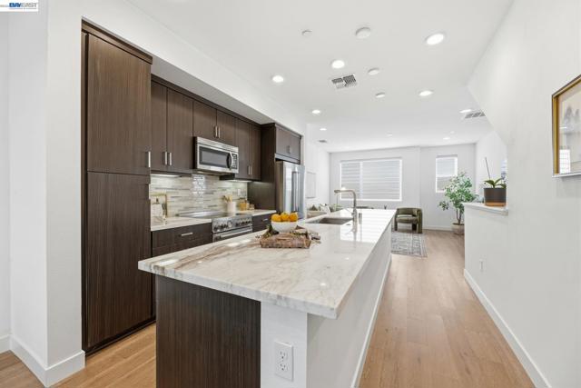 931 Edy Ln, Oakland CA: https://media.crmls.org/mediaz/b76b350b-8ec3-4502-a32e-14d1f6ad4b60.jpg