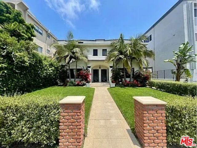 837 5th Street, Santa Monica CA: https://media.crmls.org/mediaz/b76be0cb-7113-44f9-aa7d-76ee63a4dc24.jpg