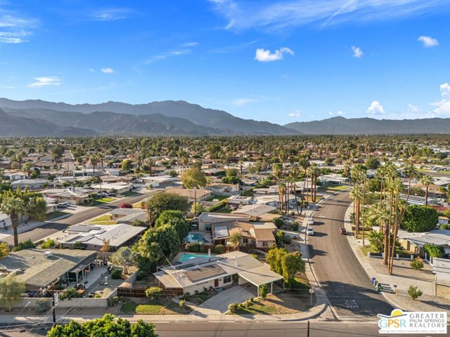74127 Velardo Drive, Palm Desert CA: https://media.crmls.org/mediaz/b76c9b1e-b3bd-4161-aaff-55b3abe0d7dc.jpg