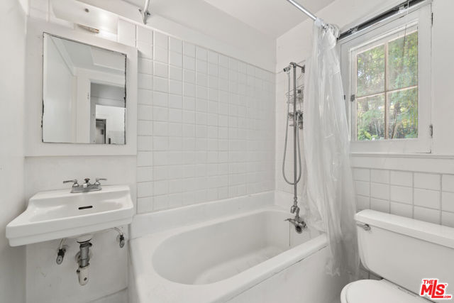 443 S June Street, Los Angeles CA: https://media.crmls.org/mediaz/b76caa46-e13b-4678-ac55-b80b9bc4675d.jpg