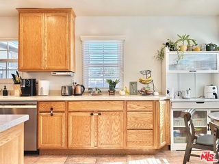 2132 Mcpherson Place, Los Angeles CA: https://media.crmls.org/mediaz/b76cdf39-eb3e-4635-ae31-6e045ca26498.jpg