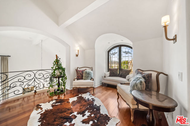 1821 Chastain, Pacific Palisades CA: https://media.crmls.org/mediaz/b76d6760-83f2-4b3c-a9f7-827baf442bcd.jpg