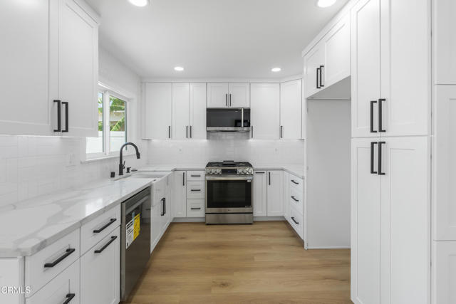 Detail Gallery Image 2 of 37 For 1927 N Croydon Ave, Camarillo,  CA 93010 - 4 Beds | 2 Baths